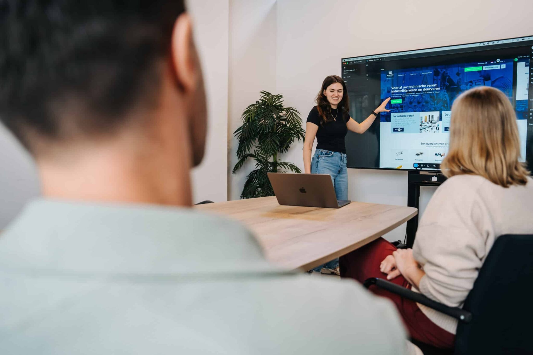 twize medewerkers eva leidt de meeting