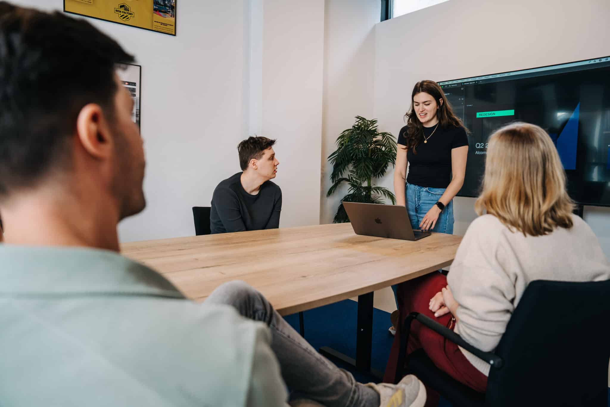 twize medewerkers in een meeting