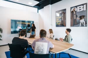 twize medewerkers in een meeting groot